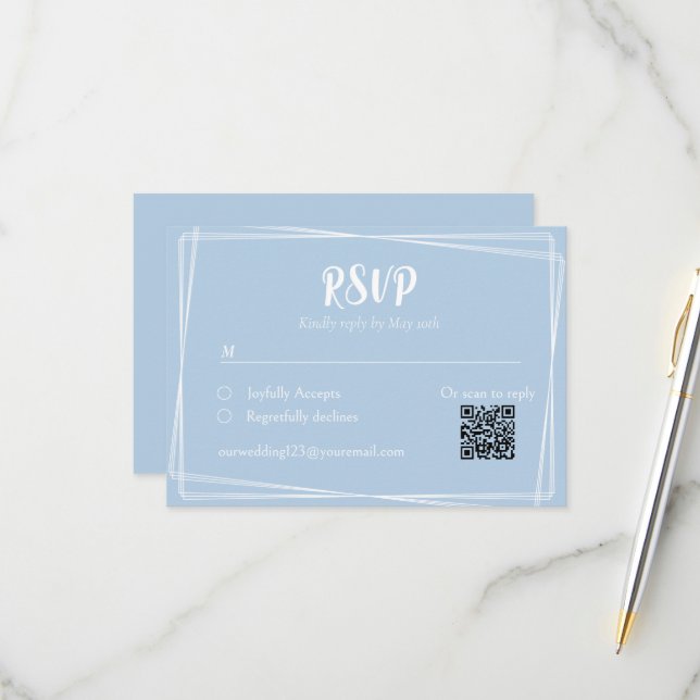 Clair bleu élégant Script QR Wedding Carte RSVP (Devant/Arrière en situation)