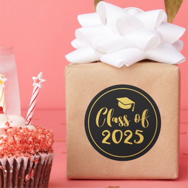 Class of 2025 Gold Script Circle Graduation Favour Classic Round Sticker (Party)