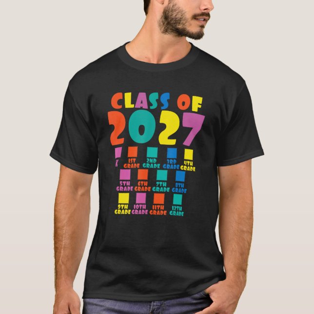 Class Of 2027 Grow With Me First Day Of School Che T-Shirt (Front)