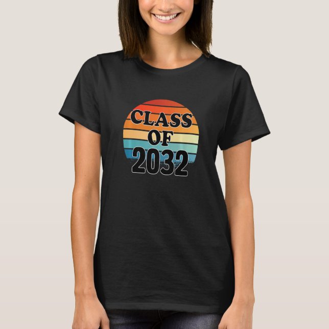 Class Of 2032 Senior Graduate Retro Graduation   T-Shirt (Front)