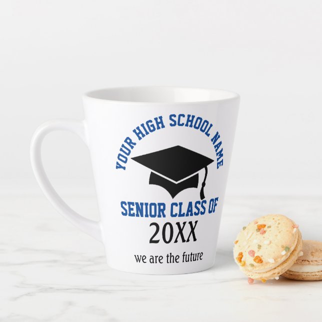 Classe supérieure 20XX Latte Mug (En situation)