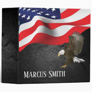 Classeur Bald Eagle sur le drapeau américain