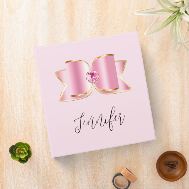 Classeur Bow en verre rose avec pierre centrale (In Situ)