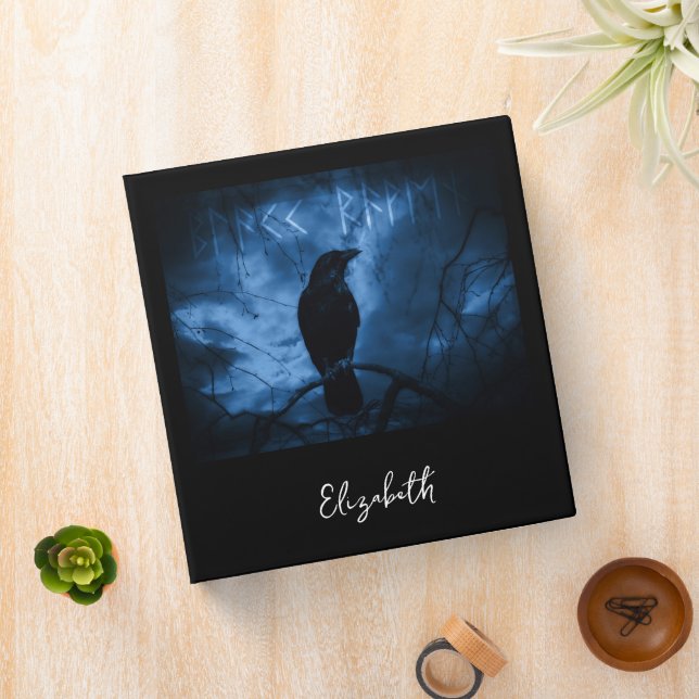 Classeur Corneille noire avec runes style gothique foncé (In Situ)