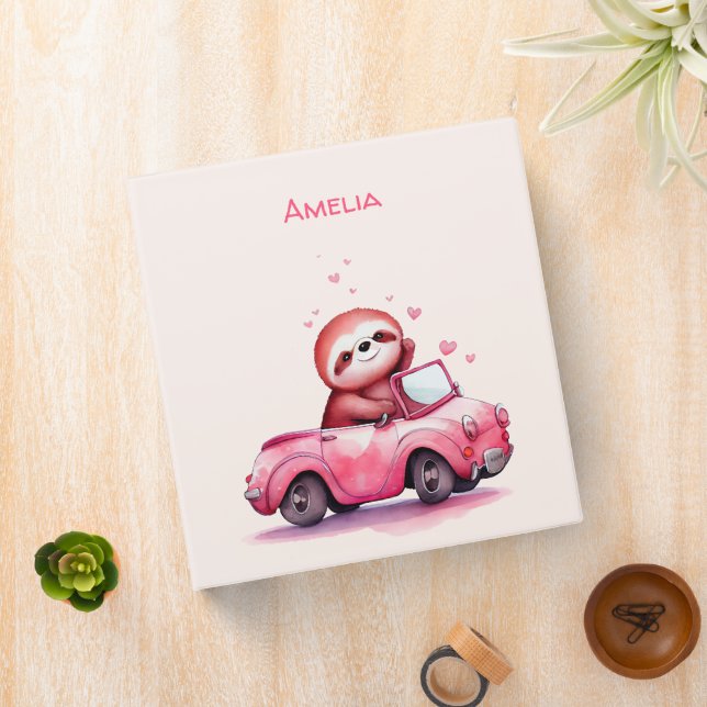 Classeur Cute Sloth Driving a Pink Convertible (In Situ)