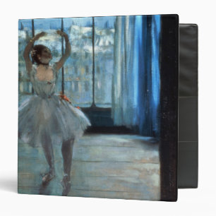 Classeur Danseur d'Edgar Degas devant une fenêtre