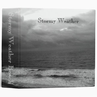 Classeur de plage de temps orageux