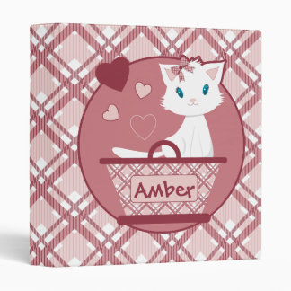 Classeur de rose en pastel avec le panier blanc