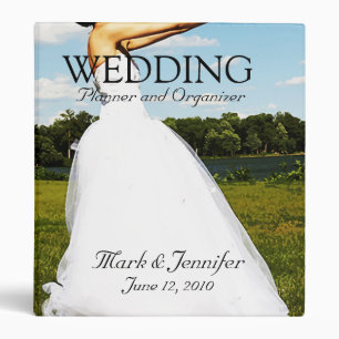 Classeur de wedding planner de jeune mariée de pré