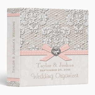 Classeur Dentelle rose et perles antiques épousant