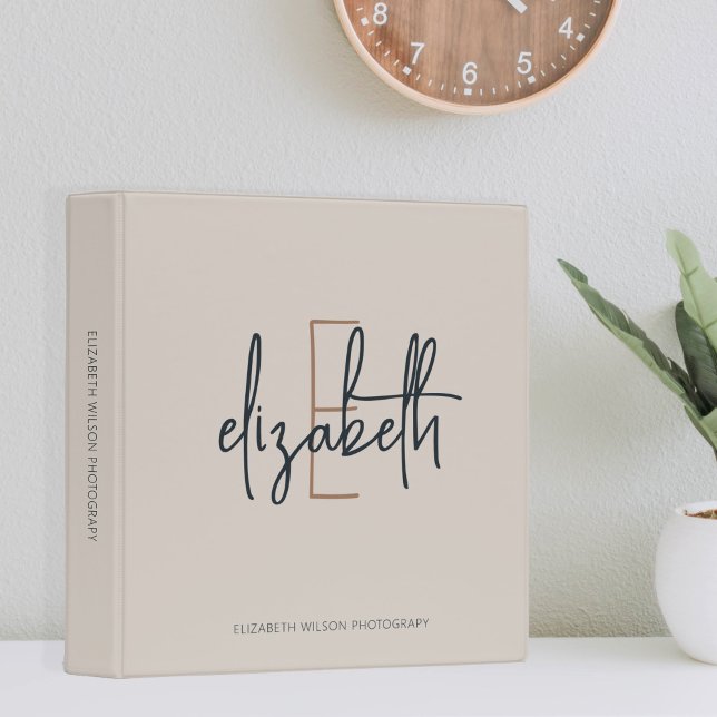 Classeur Élégant Monogramme Beige Script Office School (Créateur téléchargé)