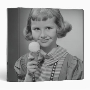 Classeur Fille mangeant la crème glacée