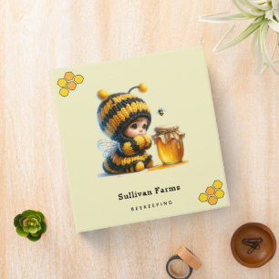 Classeur Jolie Fille en Costume d'Abeille avec du Miel