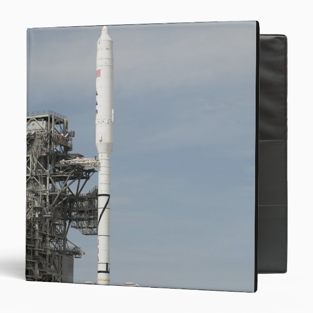 Classeur La fusée Ares I-X est visible sur le lanceur (Devant/Intérieur)