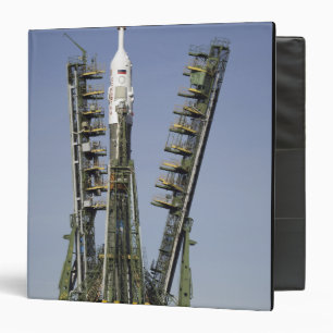 Classeur La fusée de Soyuz est érigée en le place 4