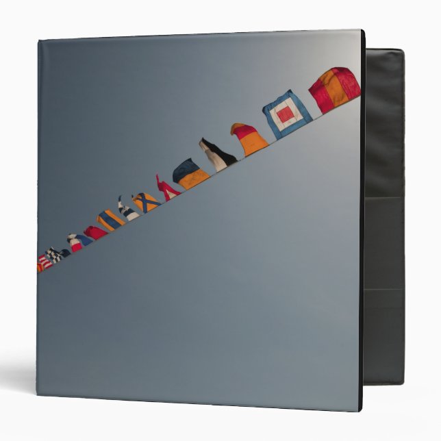 Classeur Les drapeaux survolent le pont de l'USS Iwo Jima (Devant/Intérieur)