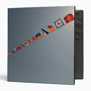 Classeur Les drapeaux volent au-dessus de la plate-forme