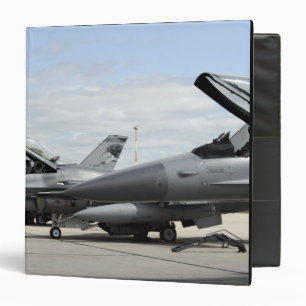 Classeur Les Falcons F-16 de combat attendent pour lancer