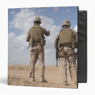 Classeur Les marines balayent l'horizon pour l'activité