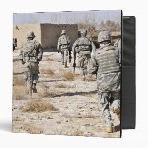 Classeur Les soldats répondent à une attaque d'armes de