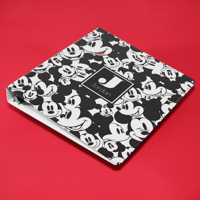 Classeur Mickey Mouse | Motif de la foule de monogrammes (Binder on table)