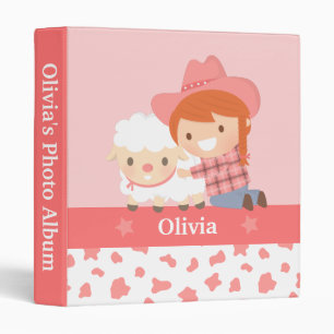 Classeur Petite petite fille mignonne qui serre les agneaux