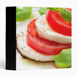 Classeur Salade de Caprese. Tranches de tomate et de