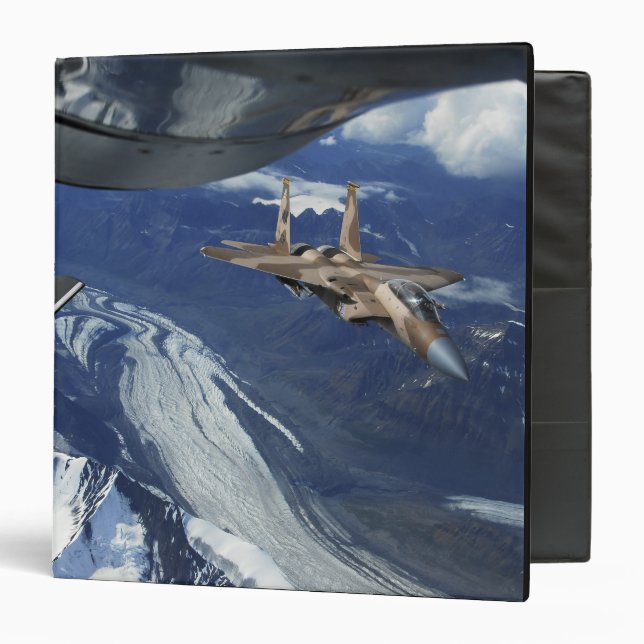Classeur Un aigle F-15C de l'armée de l'air américaine se p (Devant/Intérieur)