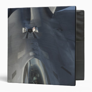 Classeur Un F-22 Raptor prend position pour recevoir f