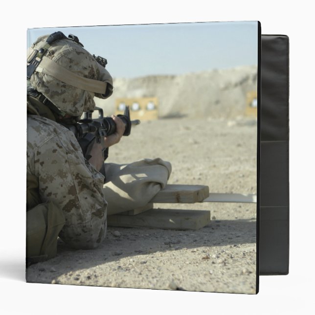 Classeur Un Marine lance un fusil de service M16A2 (Devant/Intérieur)