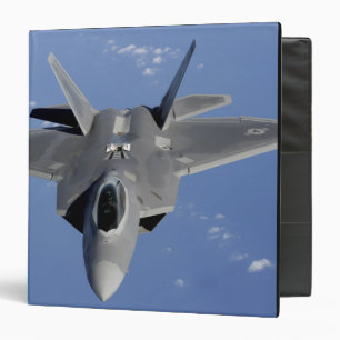 Classeur Un Raptor F-22 se met en position pour recevoir f 