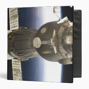 Classeur Un vaisseau spatial de Soyuz backdropped par la