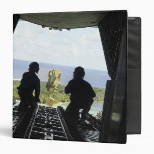 Classeur Une boîte de biens humanitaires