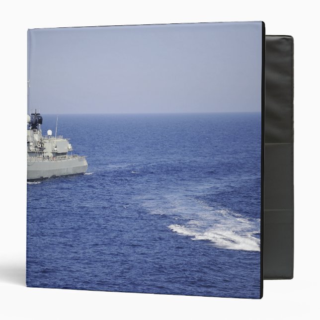 Classeur Une équipe de la marine portugaise dans un bateau  (Devant/Intérieur)