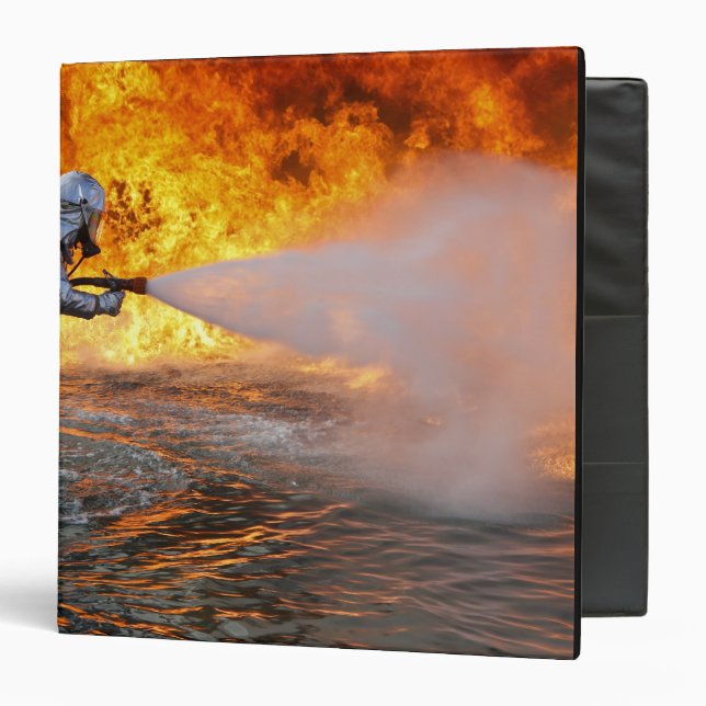 Classeur Une équipe de lutte contre l'incendie secourue par (Devant/Intérieur)