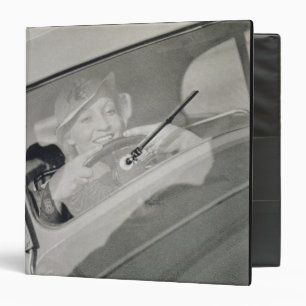 Classeur Une femme conduisant, c.1930s (photogravure)