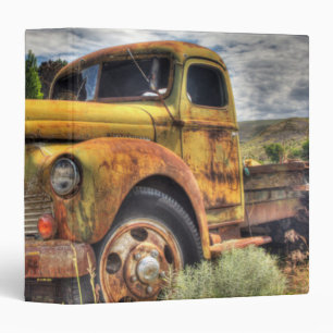 Classeur Vieux camion abandonné dans un champ