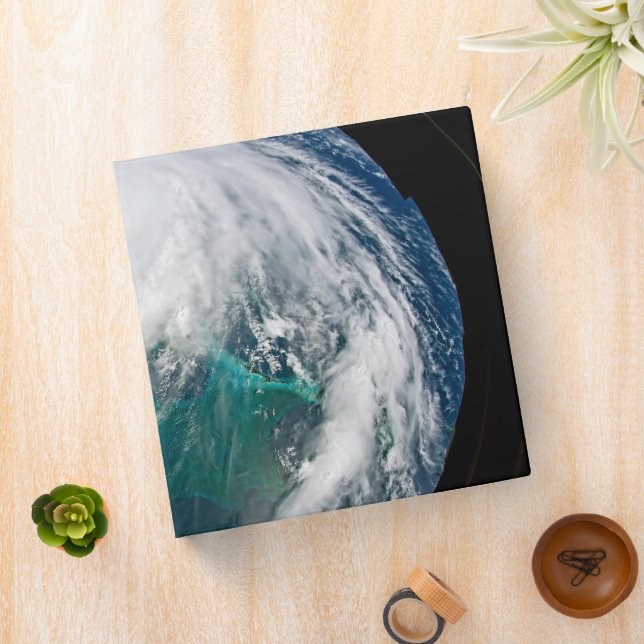 Classeur Vue De L'Ouragan Dorian. (In Situ)