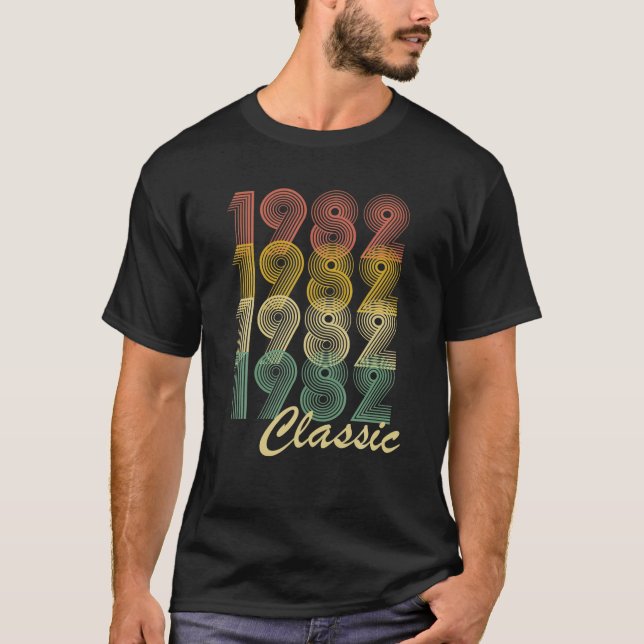 Classic 40 Birthday Decorations Men 1982 Bday 40Th T-Shirt (Front)