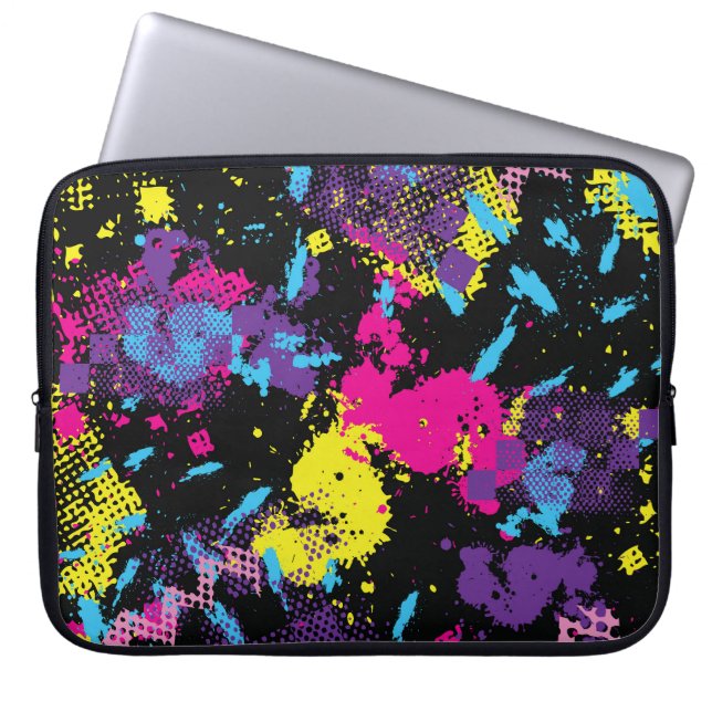 Classic Camouflage: Seamless Vintage Pattern Laptop Sleeve (Front)