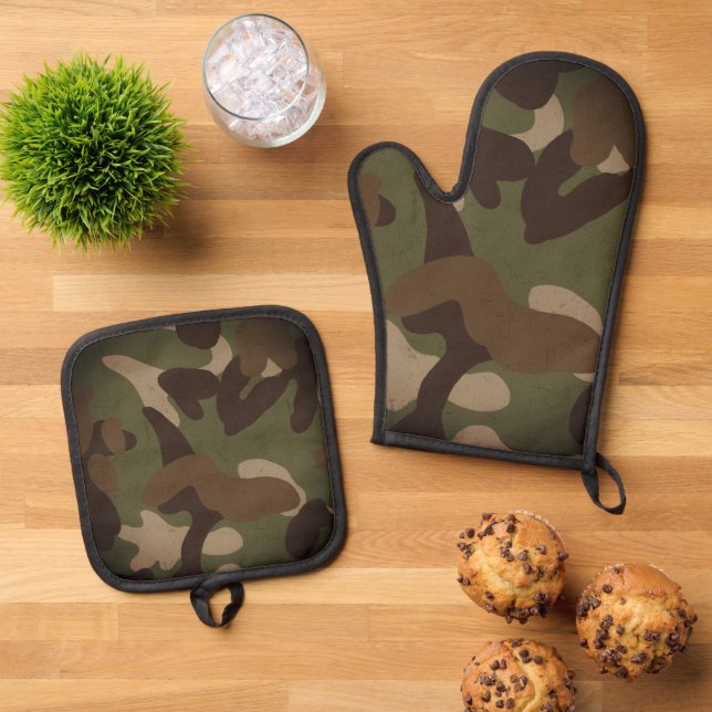 Classic Military Camouflage Pattern Oven Mitt & Pot Holder Set (Top Down)