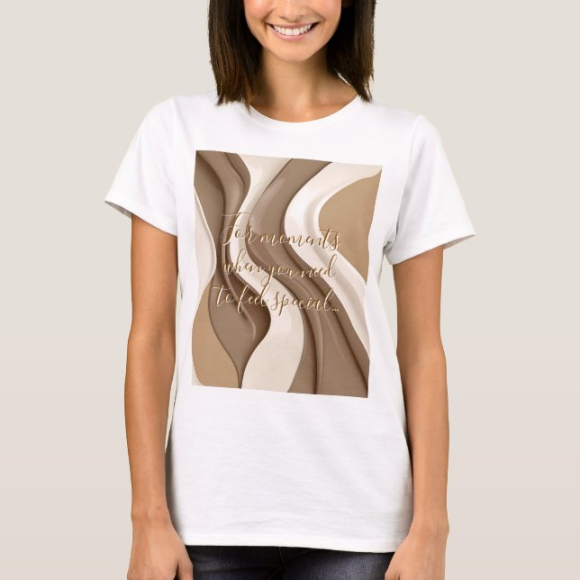 Classic t-shirt in stylish abstract graphic (Front)