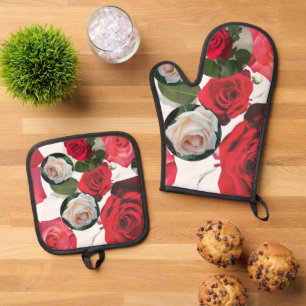 Classic timeless floral red,cream,dusty pink roses oven mitt & pot holder set