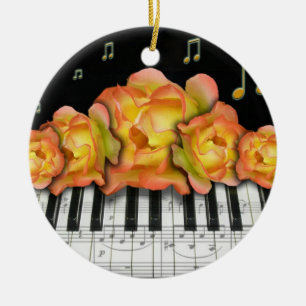 Clavier de piano et ornement de roses