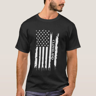 Cleveland United States Distressed w US Flag T-Shirt