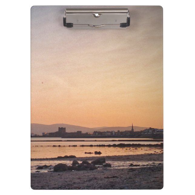 Clipboard with picture of Carrickfergus Castle Des (Front)