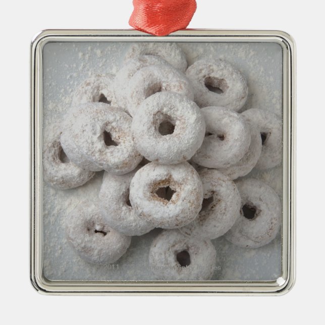 Close-up of powdered doughnuts in a plate metal ornament (Front)