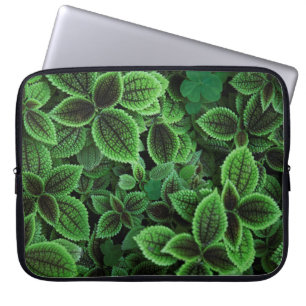 CLOSE UP PHOTO OF GREEN LEAFED PLANT LAPTOP SLEEVE