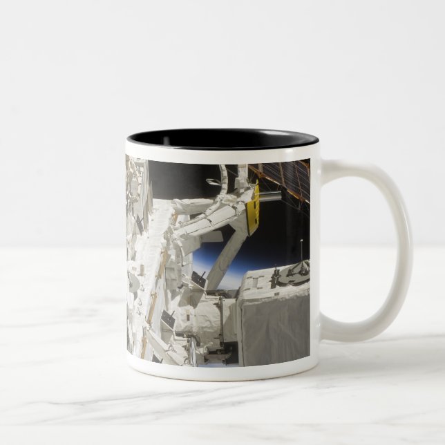 Close-up view of components Two-Tone coffee mug (Right)