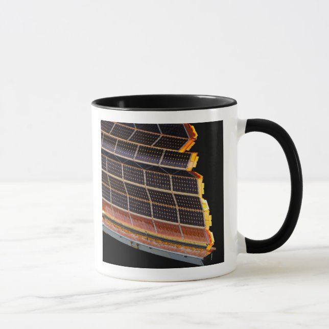 Close-up view of the solar arrays mug (Right)